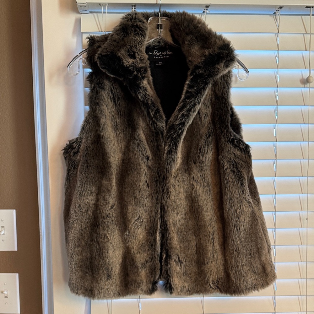 Parkhurst Outdoor Edition Faux Fur Vest in Gray and Black